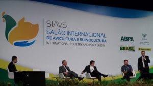 SIAVS recibe a importadores de aves producidas en Brasil