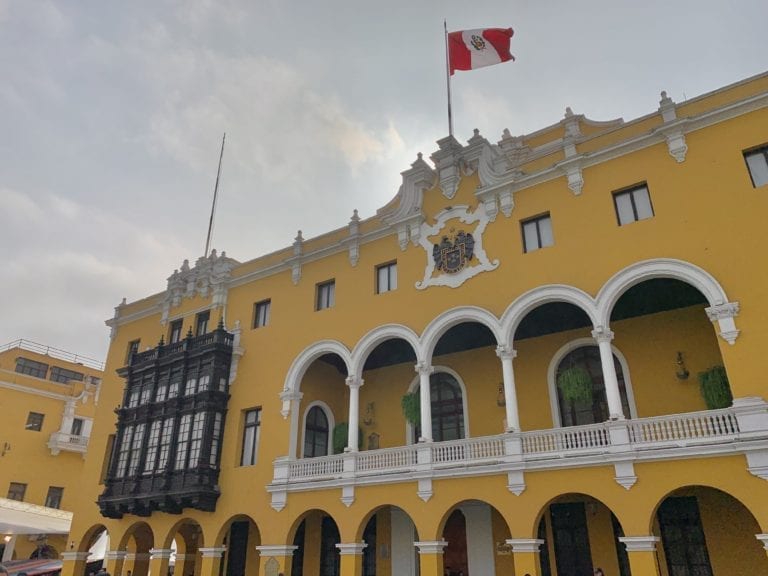 Avicultores peruanos evalúan exportar pollo a China